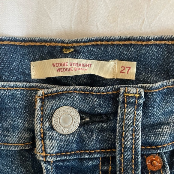 Levi’s high rise wedgie straight distressed jeans - Picture 3 of 4